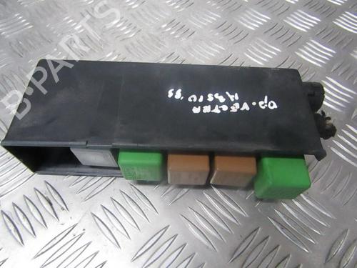 Used Fuse box Fuse box OPEL VECTRA B (J96) 1.8 i 16V (F19) (116 hp) 33491584 33491584