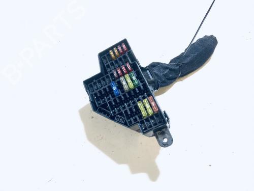 fuse-box-vw-golf-v-1k1-2003-2004-2005-2006-2007-2008-2009-2010-33074860 main image
