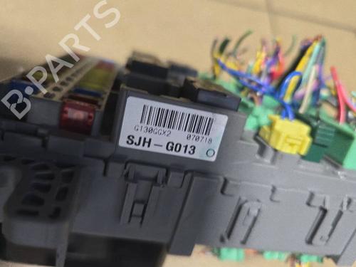 Fuse box HONDA FR-V (BE) 2.2 i CTDi (BE5) | BP32576894E1