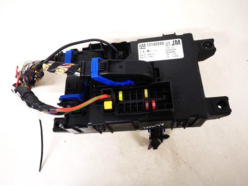 Used Fuse box Fuse box OPEL CORSA D (S07) 1.2 (L08, L68) (80 hp) 33084826 33084826