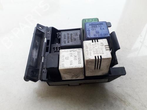 Used Fuse box Fuse box OPEL OMEGA B (V94) 2.2 DTI 16V (F69, M69, P69) (120 hp) 33099862 33099862