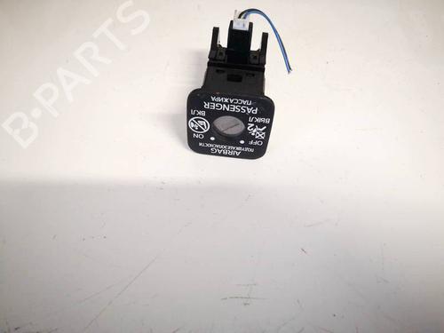 switch-toyota-auris-_e15_-2006-2007-2008-2009-2010-2011-2012-2013-32963295 main image