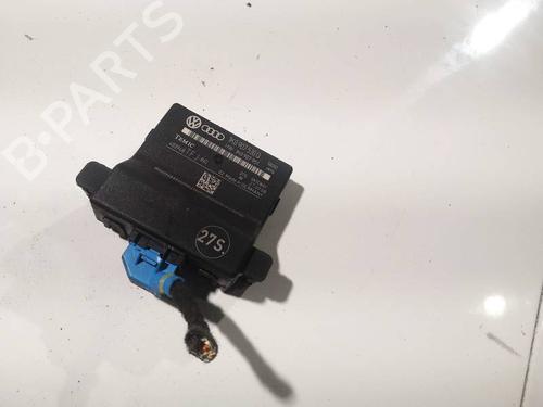 Used Electronic module SKODA SUPERB II (3T4) 1.9 TDI (105 hp) 32558209