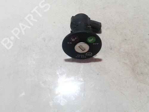 Used Switch Switch ALFA ROMEO 147 (937_) 1.6 16V T.SPARK (937.AXA1A, 937.AXB1A, 937.BXB1A) (120 hp) 33516235 33516235