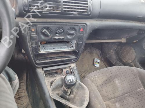 Fuse box VW PASSAT B5 Variant (3B5) 1.9 TDI | BP32891371E1  - Image 9