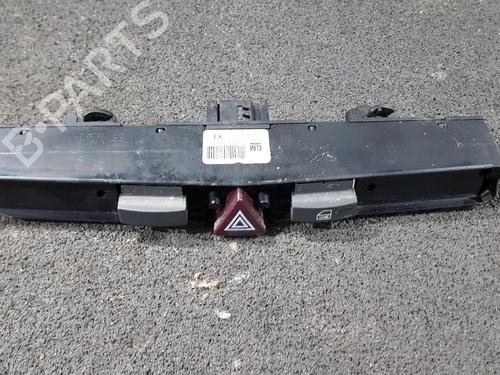 Used Warning switch Warning switch OPEL ZAFIRA / ZAFIRA FAMILY B (A05) 1.6 (M75) (105 hp) 35657808 35657808