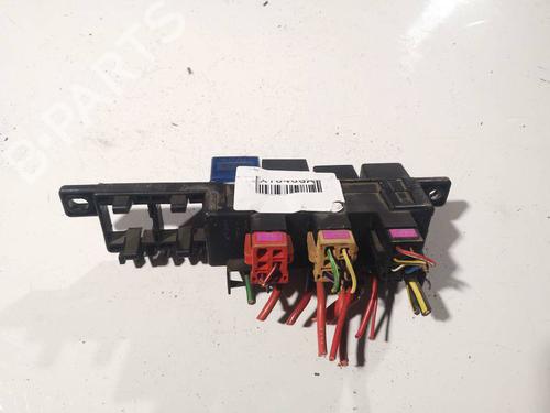 Used Fuse box VW PASSAT B5 Variant (3B5) 1.9 TDI (90 hp) 32572838