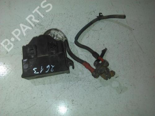 Used Fuse box Fuse box 33482469 33482469