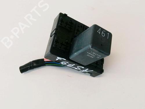 Used Fuse box Fuse box VW CADDY III Box Body/MPV (2KA, 2KH, 2CA, 2CH) 1.9 TDI (105 hp) 33065547 33065547