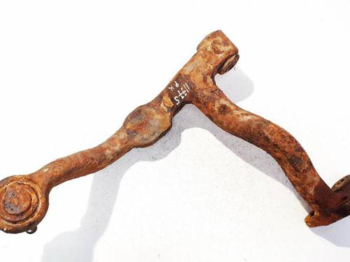 Used Right front steering knuckle Right front steering knuckle VW TRANSPORTER T4 Van (70A, 70H, 7DA, 7DH) 2.4 D (78 hp) 40165306 40165306