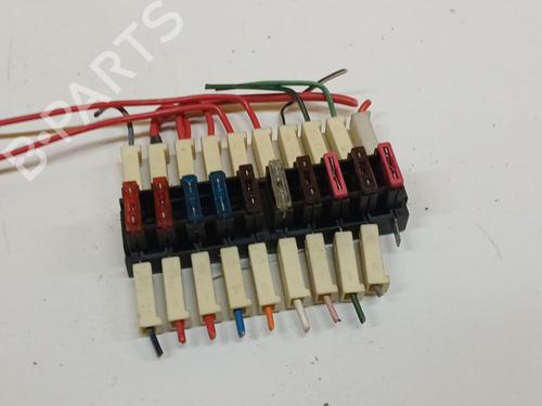 Used Fuse box Fuse box 37512978 37512978