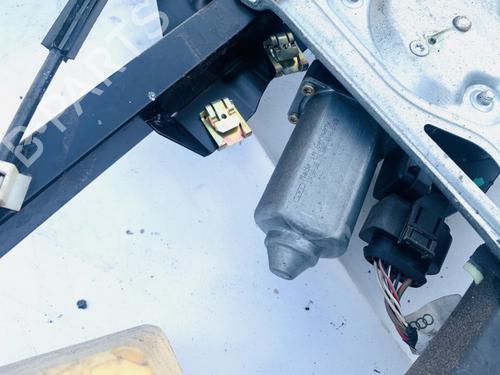 right-front-window-motor-audi-a4-b5-8d2-1994-1995-1996-1997-1998-1999-2000-2001-35521114 main image