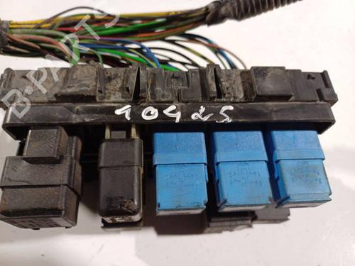 Used Fuse box Fuse box 32575802 32575802