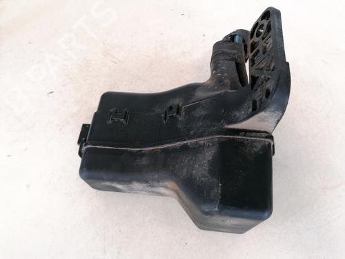 fuse-box-toyota-corolla-saloon-_e12_-2000-2001-2002-2003-2004-2005-2006-2007-2008-32878651 main image