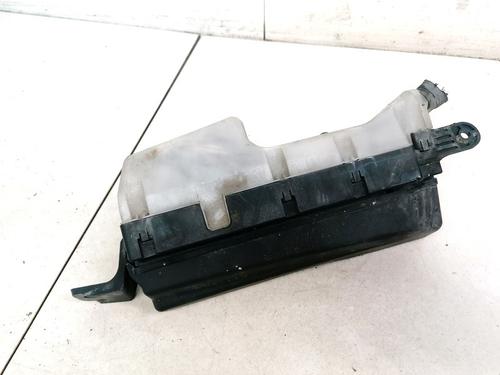 Used Fuse box Fuse box 32889840 32889840