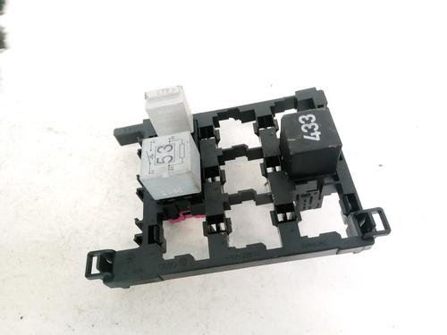 fuse-box-vw-touran-1t1-1t2-2003-2004-2005-2006-2007-2008-2009-2010-2011-32913667 main image