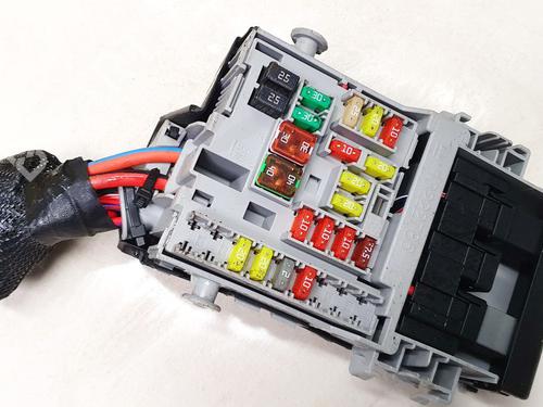 fuse-box-opel-insignia-a-g09-2008-2009-2010-2011-2012-2013-2014-2015-2016-2017-33104833 main image