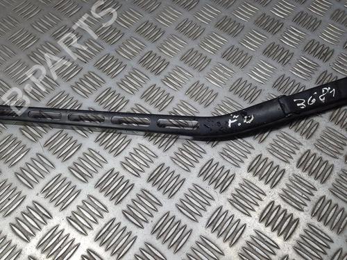 front-windshield-wiper-arm-mercedes-benz-c-class-w203-2000-2001-2002-2003-2004-2005-2006-2007-33497673 main image