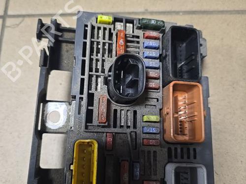 Used Fuse box Fuse box 37085662 37085662
