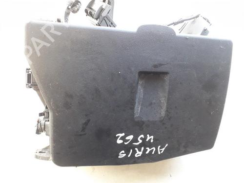 Used Fuse box Fuse box TOYOTA AURIS (_E15_) 2.0 D-4D (ADE150_, ADE150R) (126 hp) 33515748 33515748