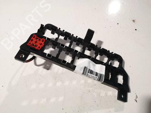 Used Fuse box Fuse box VW GOLF IV (1J1) 1.4 16V (75 hp) 32579595 32579595