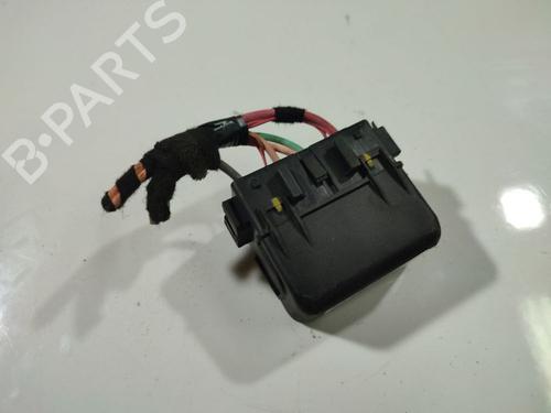 Used Fuse box Fuse box RENAULT LAGUNA III (BT0/1) 1.5 dCi (BT00, BT0A, BT0T, BT1J) (110 hp) 32552036 32552036