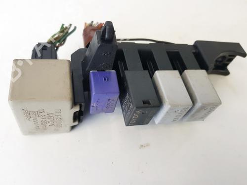 Used Fuse box Fuse box TOYOTA AVENSIS (_T25_) 2.0 D-4D (CDT250_, CDT250R) (116 hp) 33092769 33092769