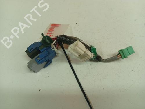 Used Fuse box Fuse box 38612116 38612116