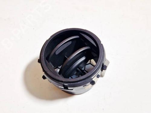 Used Air vent Air vent TOYOTA YARIS (_P9_) 1.4 D-4D (NLP90_, NLP90R) (90 hp) 32573517 32573517