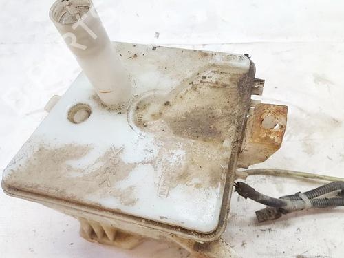 windscreen-washer-tank-toyota-yaris-_p1_-1999-2000-2001-2002-2003-2004-2005-35856977 main image