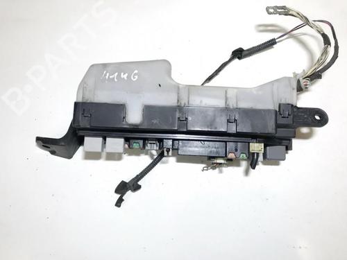 Used Fuse box Fuse box TOYOTA AVENSIS (_T25_) 2.2 D-CAT (ADT251_, ADT251R) (177 hp) 33503227 33503227