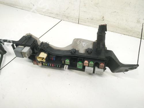 Used Fuse box Fuse box 32897833 32897833