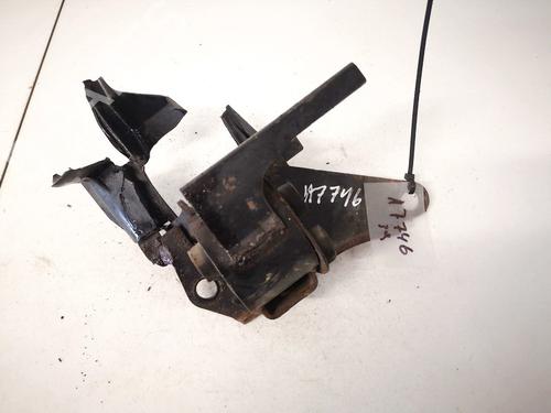 Used Engine mount Engine mount TOYOTA RAV 4 II (_A2_) 2.0 D 4WD (CLA20_, CLA21_, CLA20R, CLA21R) (116 hp) 32900206 32900206
