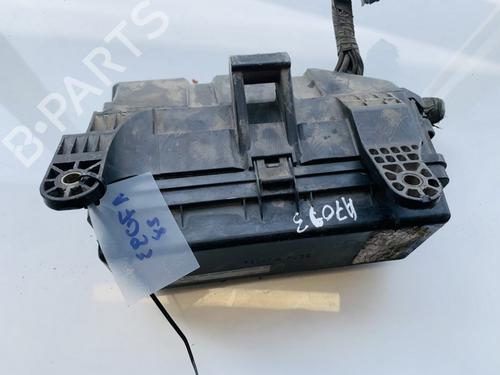 fuse-box-toyota-previa-ii-_r3_-2000-2001-2002-2003-2004-2005-2006-32877750 main image