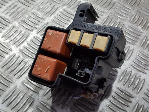 fuse-box-toyota-previa-ii-_r3_-2000-2001-2002-2003-2004-2005-2006-33486781 main image