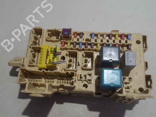 Used Fuse box Fuse box TOYOTA COROLLA Verso (ZER_, ZZE12_, R1_) 2.2 D-4D (AUR10_, AUR10R) (136 hp) 33509792 33509792