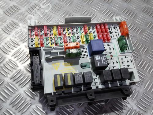 Used Fuse box Fuse box 33490750 33490750