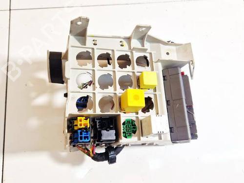 Used Fuse box PEUGEOT 406 (8B) 1.9 TD (90 hp) 32566854