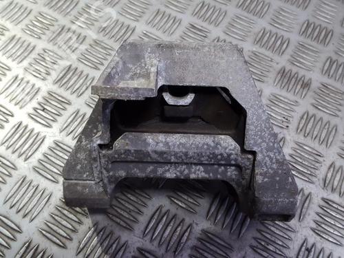 Used Engine mount Engine mount OPEL VECTRA C (Z02) 1.9 CDTI (F69) (120 hp) 33496140 33496140