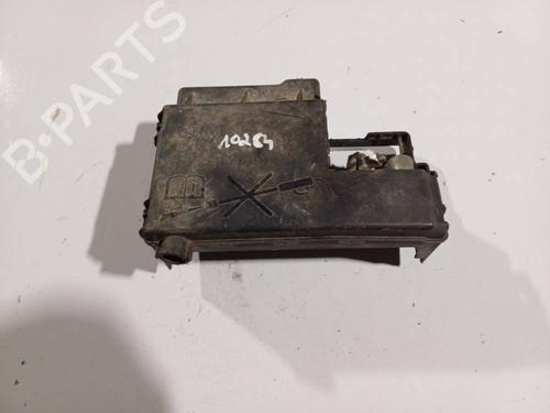 Used Fuse box Fuse box 32573690 32573690