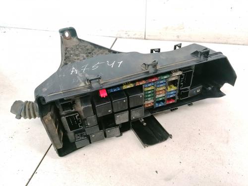 Used Fuse box Fuse box VOLVO V70 II (285) 2.5 TDI (140 hp) 32889173 32889173