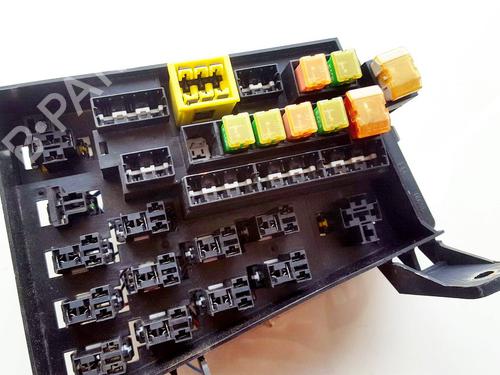 Used Fuse box Fuse box MITSUBISHI SPACE STAR MPV (DG_A) 1.9 DI-D (DG4A) (102 hp) 33520875 33520875