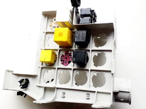 Used Fuse box Fuse box PEUGEOT 406 (8B) 2.0 16V (132 hp) 33521650 33521650