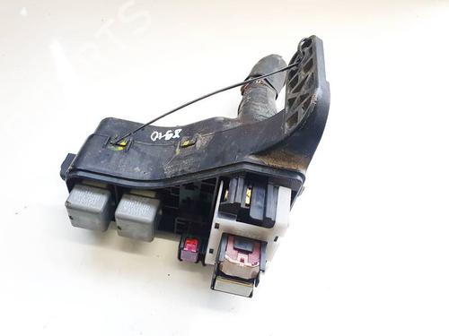 fuse-box-toyota-corolla-_e12_-2001-2002-2003-2004-2005-2006-2007-2008-32939313 main image