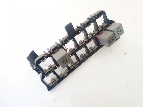 Used Fuse box Fuse box VW BORA I (1J2) 1.9 TDI (110 hp) 32901242 32901242