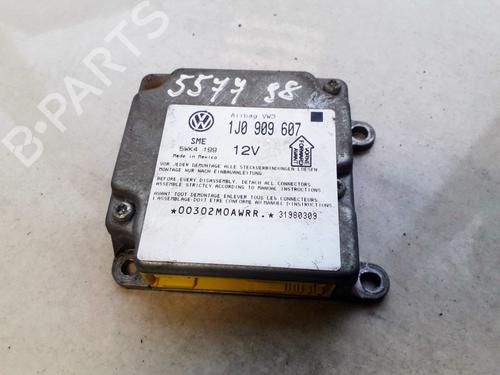 ecu-airbags-vw-passat-b5-variant-3b5-1997-1998-1999-2000-2001-33099817 main image