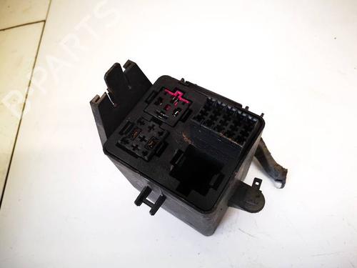 Used Fuse box Fuse box 32585830 32585830