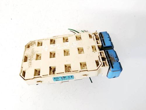 Used Fuse box Fuse box 32952075 32952075