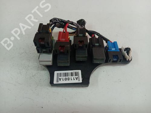 Used Fuse box Fuse box 39392672 39392672
