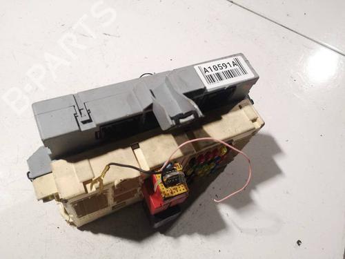 Used Fuse box Fuse box 32566932 32566932